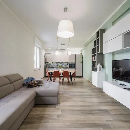 Arena Gateway - Modern Comfort ורונה